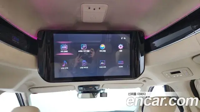 Kia Carnival 2021 — ფოტო 13/20