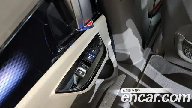 Kia Carnival 2021 — ფოტო 11/20