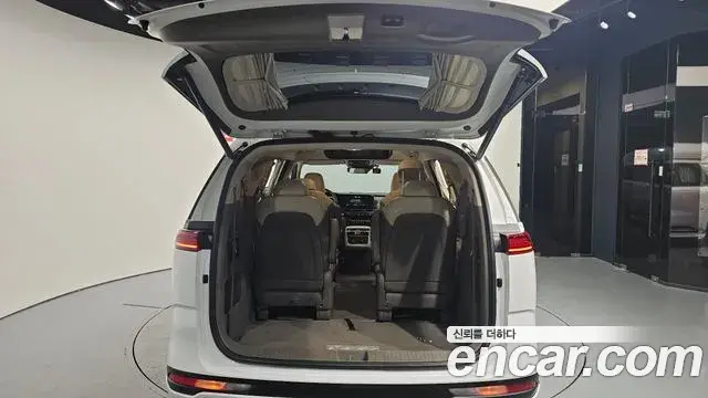 Kia Carnival 2021 — ფოტო 1/20