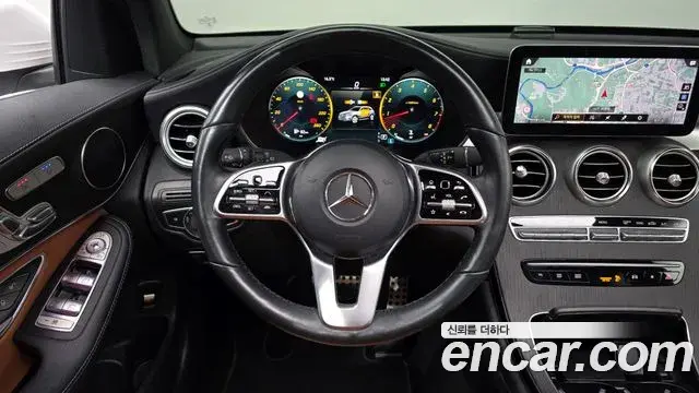 Mercedes-Benz GLC-Class 2022 — Photo 12/20