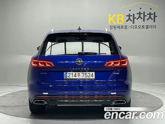 Volkswagen Touareg 2023 — Photo 19/20