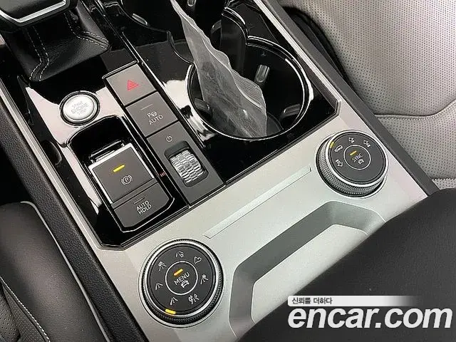 Volkswagen Touareg 2023 — Photo 18/20