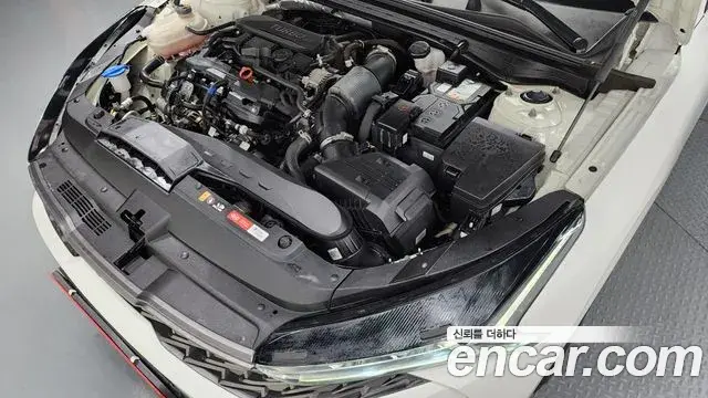 Kia K5 2021 — ფოტო 16/20