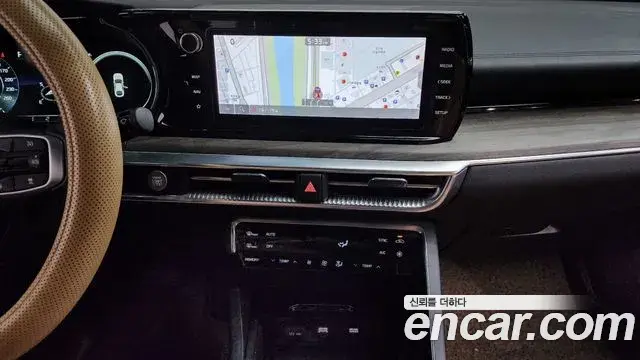 Kia K5 2021 — ფოტო 17/20