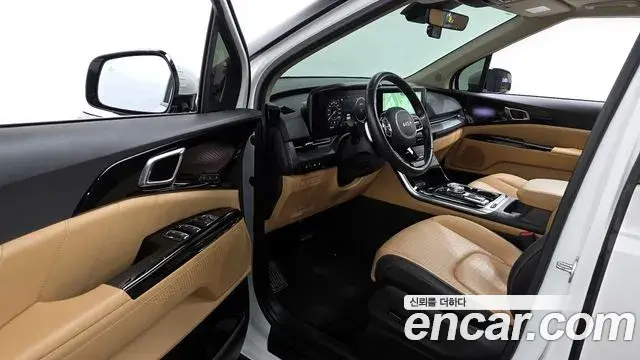 Kia Carnival 2022 — Photo 19/20