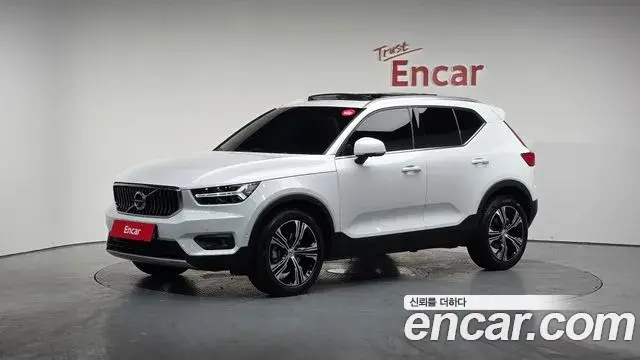 Volvo XC40 2020 — Фото 1/20