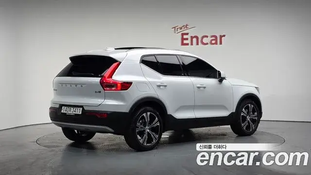 Volvo XC40 2020 — Фото 2/20
