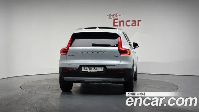 Volvo XC40 2020 — Фото 4/20
