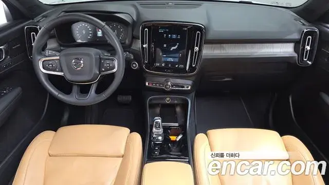 Volvo XC40 2020 — Фото 7/20