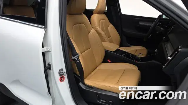 Volvo XC40 2020 — Фото 10/20