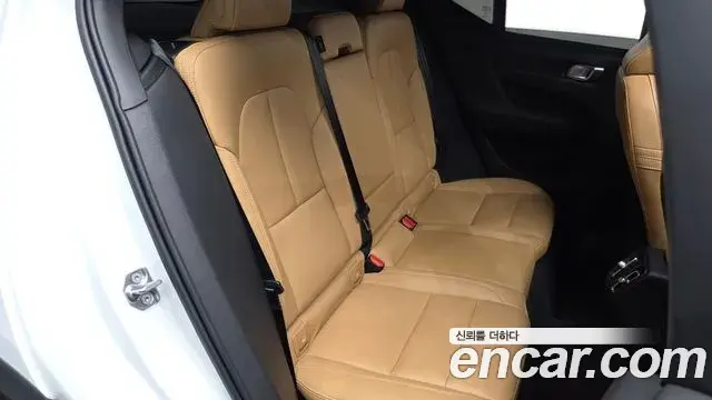 Volvo XC40 2020 — Фото 12/20