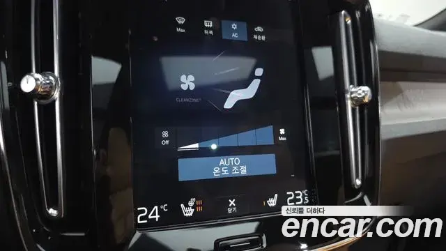 Volvo XC40 2020 — Фото 16/20