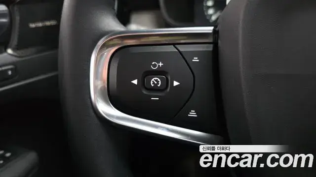 Volvo XC40 2020 — Фото 19/20