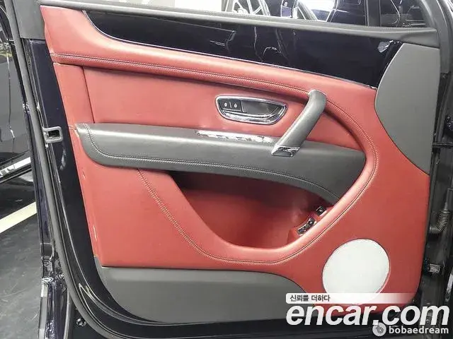 Bentley Bentayga 2020 — Photo 17/20