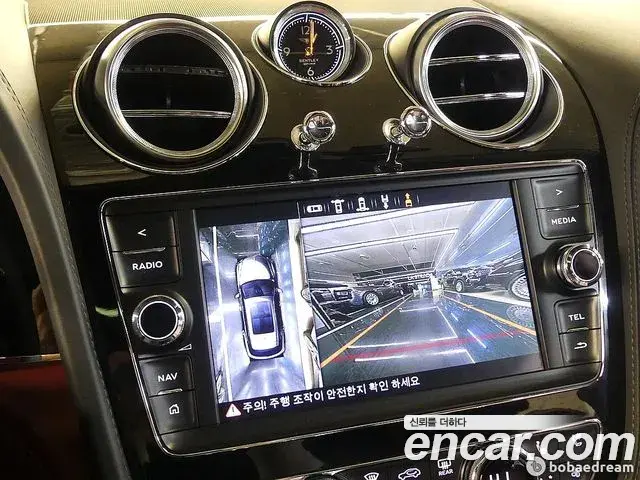 Bentley Bentayga 2020 — Photo 8/20