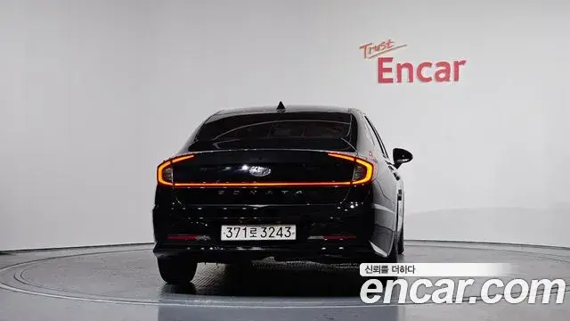 Hyundai Sonata Hybrid 2021 — Şəkil 17/20