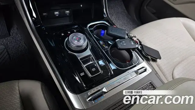 Kia Carnival 2021 — ფოტო 9/20
