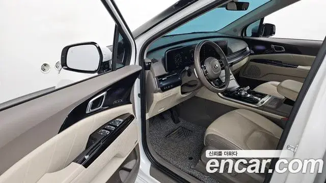 Kia Carnival 2021 — ფოტო 18/20