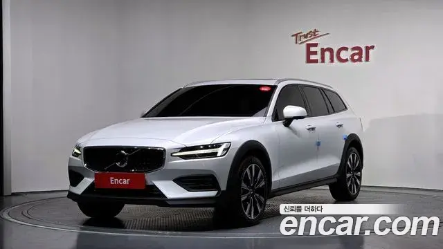 Volvo V60 Cross Country 2022 — ფოტო 7/20