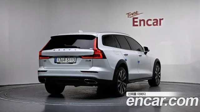 Volvo V60 Cross Country 2022 — ფოტო 12/20