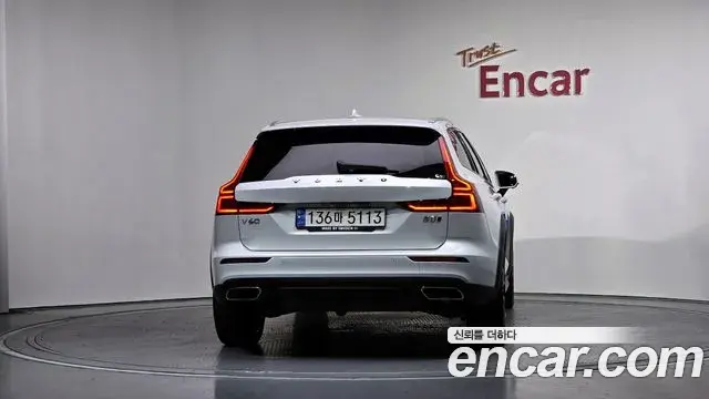 Volvo V60 Cross Country 2022 — ფოტო 15/20
