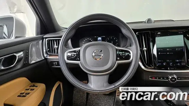 Volvo V60 Cross Country 2022 — ფოტო 18/20