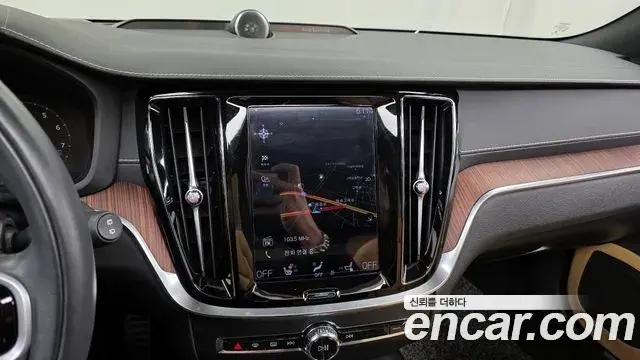 Volvo V60 Cross Country 2022 — ფოტო 4/20