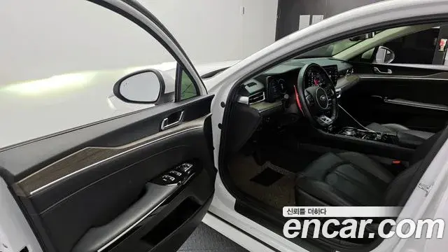 Kia K5 2020 — Şəkil 17/20