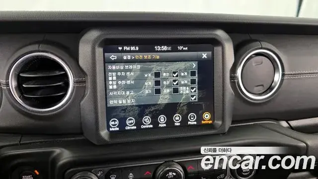 Jeep Wrangler 2022 — Фото 16/20