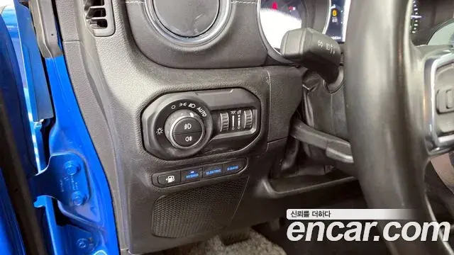 Jeep Wrangler 2022 — Фото 18/20