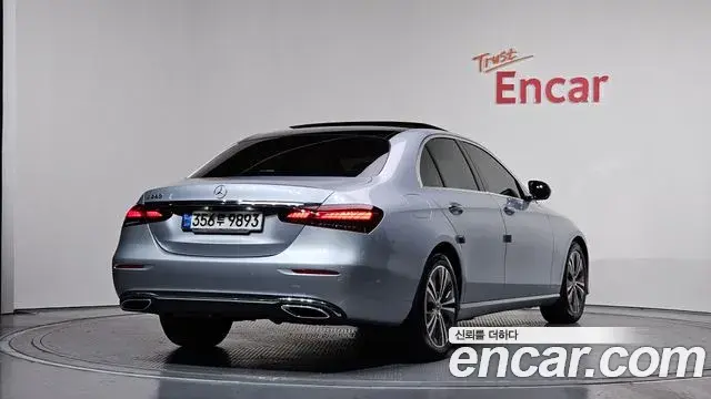Mercedes-Benz E-Class 2020 — ფოტო 4/20