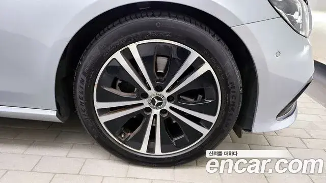 Mercedes-Benz E-Class 2020 — ფოტო 6/20