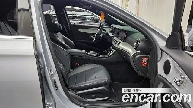 Mercedes-Benz E-Class 2020 — ფოტო 19/20