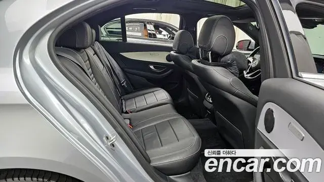 Mercedes-Benz E-Class 2020 — ფოტო 1/20
