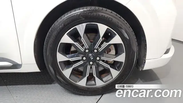 Kia Carnival 2021 — Photo 5/20