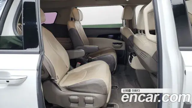Kia Carnival 2021 — Photo 12/20
