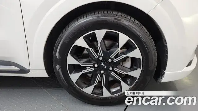 Kia Carnival 2021 — Photo 5/20