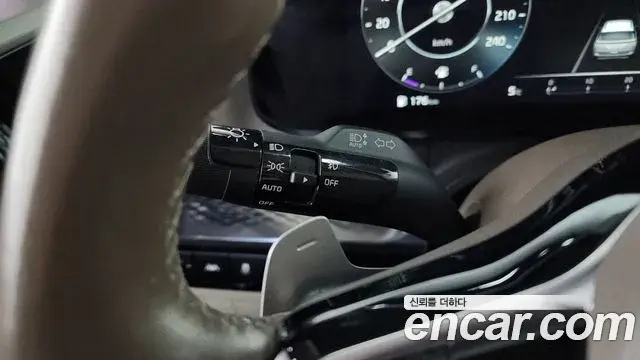 Kia Carnival 2021 — Photo 14/20