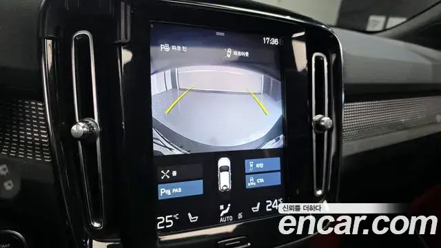 Volvo XC40 2019 — Фото 13/19