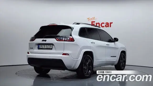 Jeep Cherokee 2021 — Фото 2/20