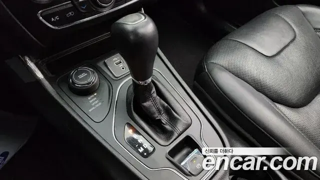 Jeep Cherokee 2021 — Фото 9/20