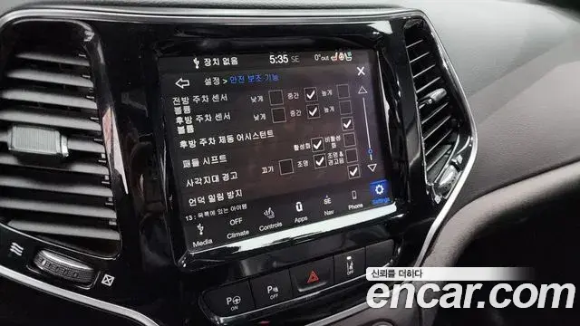 Jeep Cherokee 2021 — Фото 16/20