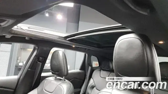 Jeep Cherokee 2021 — Фото 17/20