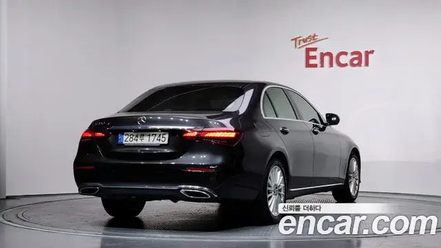 Mercedes-Benz E-Class 2020 — Photo 19/20