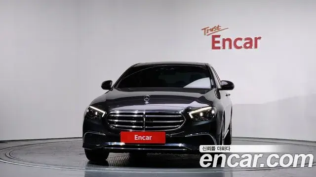 Mercedes-Benz E-Class 2020 — Photo 3/20