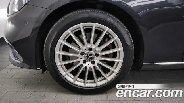 Mercedes-Benz E-Class 2020 — Photo 7/20