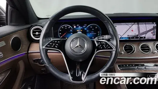 Mercedes-Benz E-Class 2020 — Photo 9/20