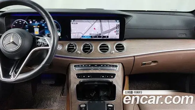 Mercedes-Benz E-Class 2020 — Photo 17/20