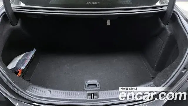 Mercedes-Benz E-Class 2020 — Photo 6/20