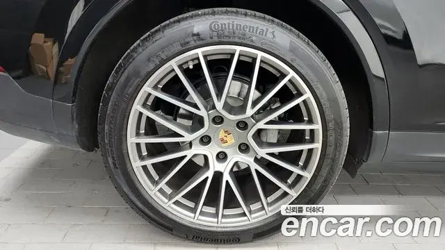 Porsche Cayenne 2023 — ფოტო 12/20